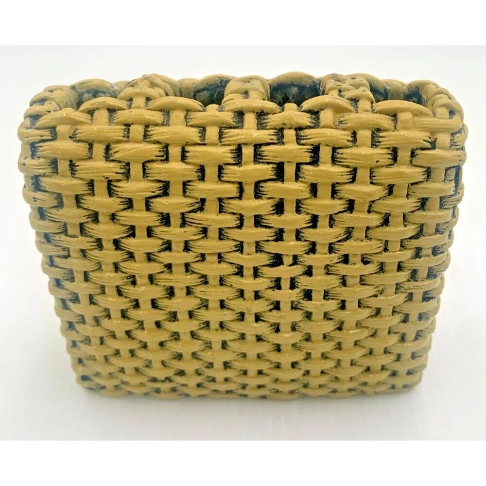 Unbranded everyday ceramic space